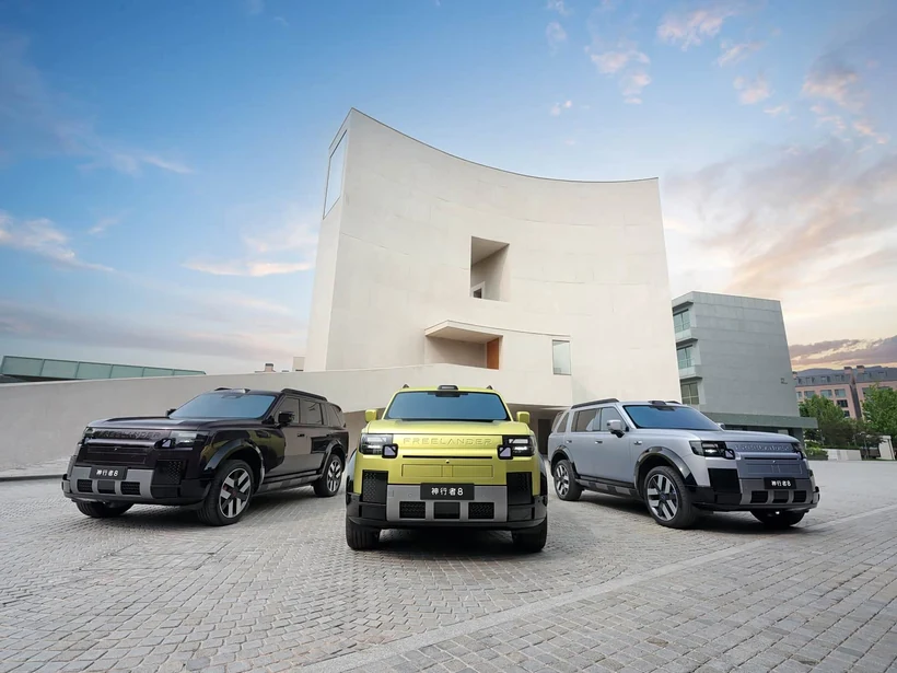 FREELANDER 字母 + 方形前大灯